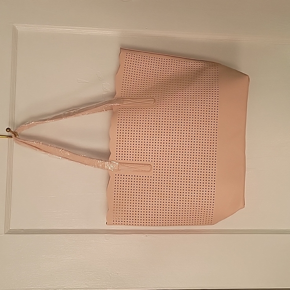 Neiman Marcus Handbags - Neiman Marcus shoulder tote bag